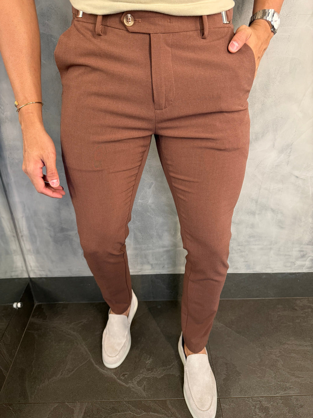 CALÇA ALF ATENAS AJUSTE FIVELA CAFÉ